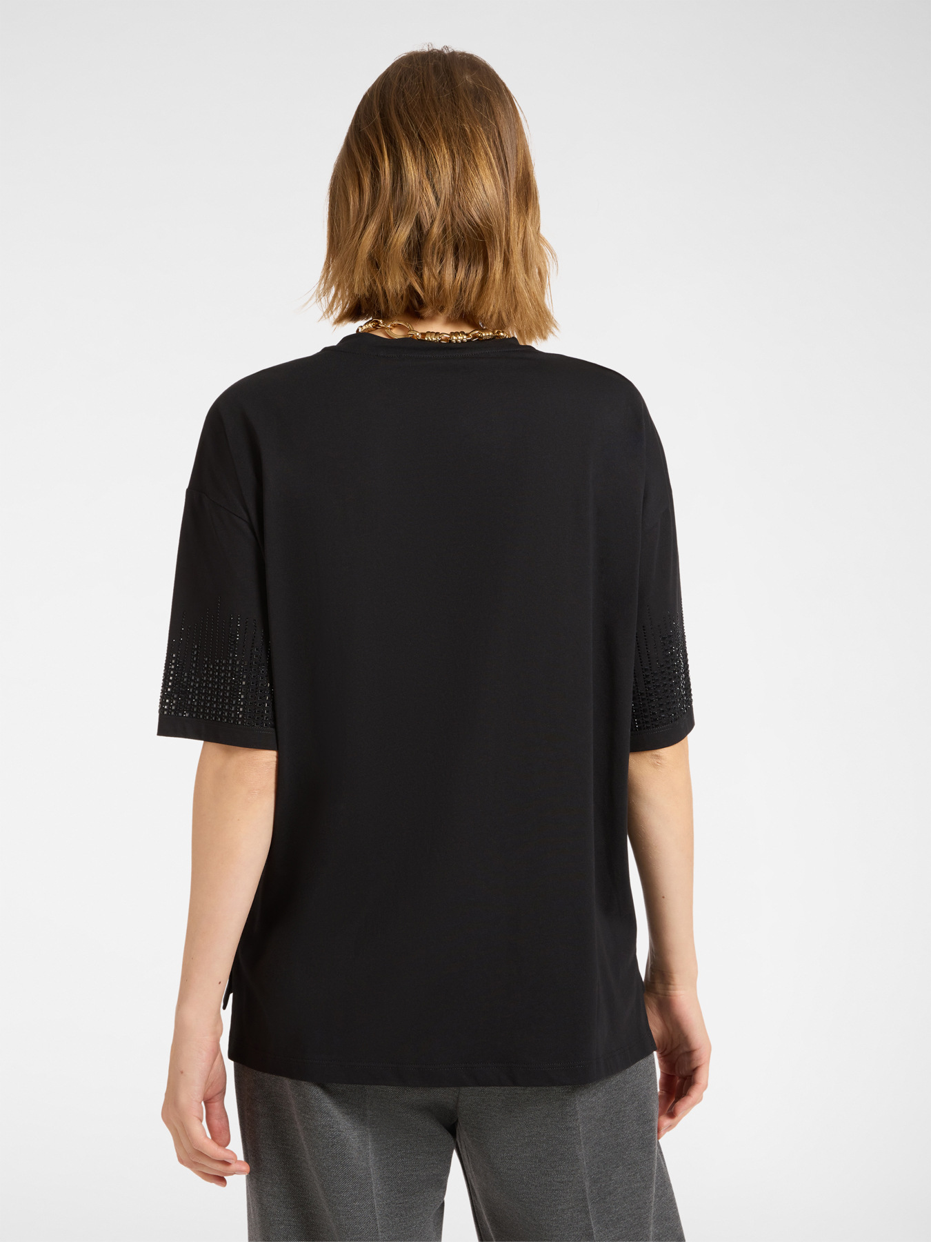 T-shirt ricamata image number 1