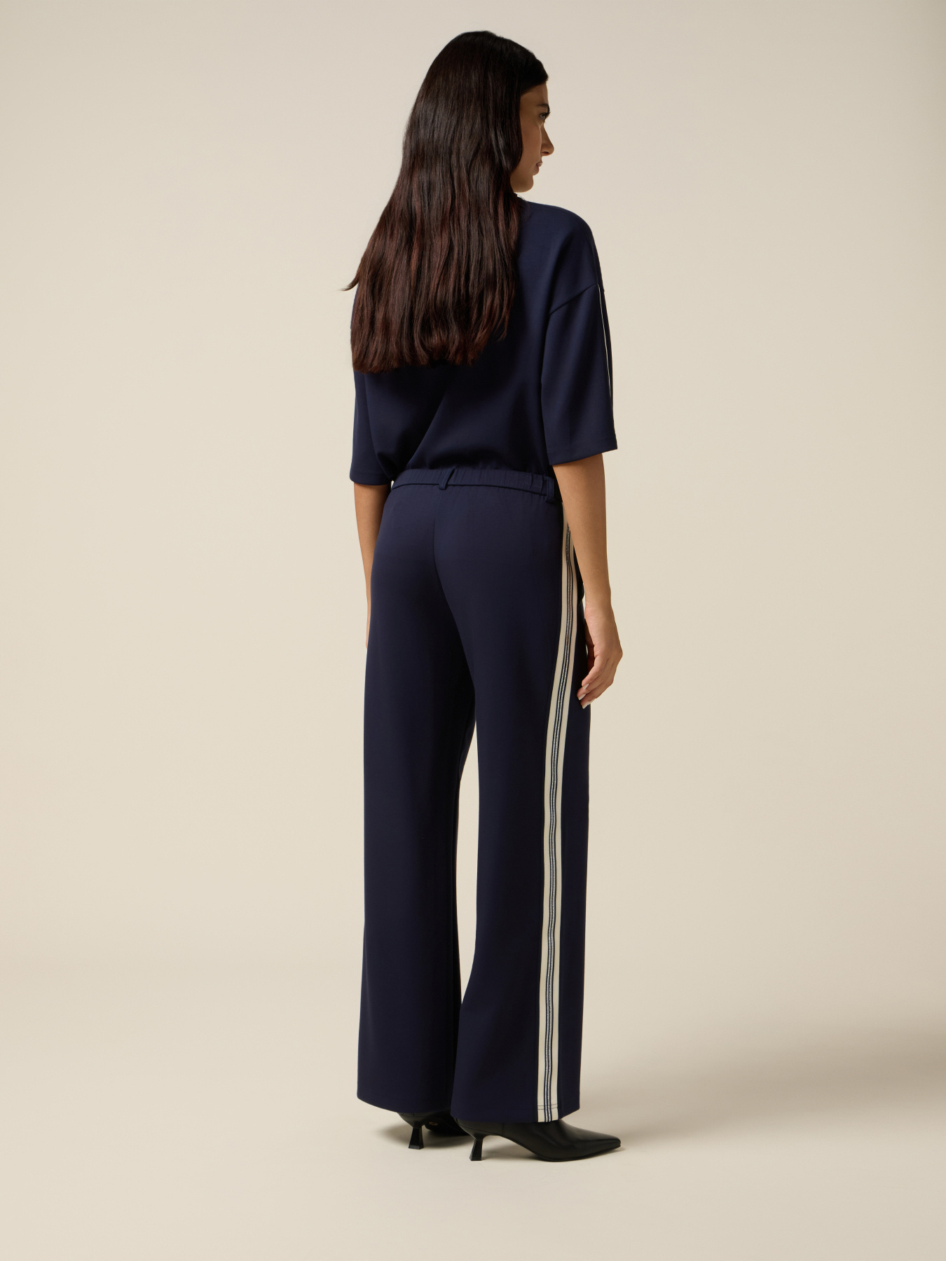 Pantaloni soft touch con tape laterale image number 1