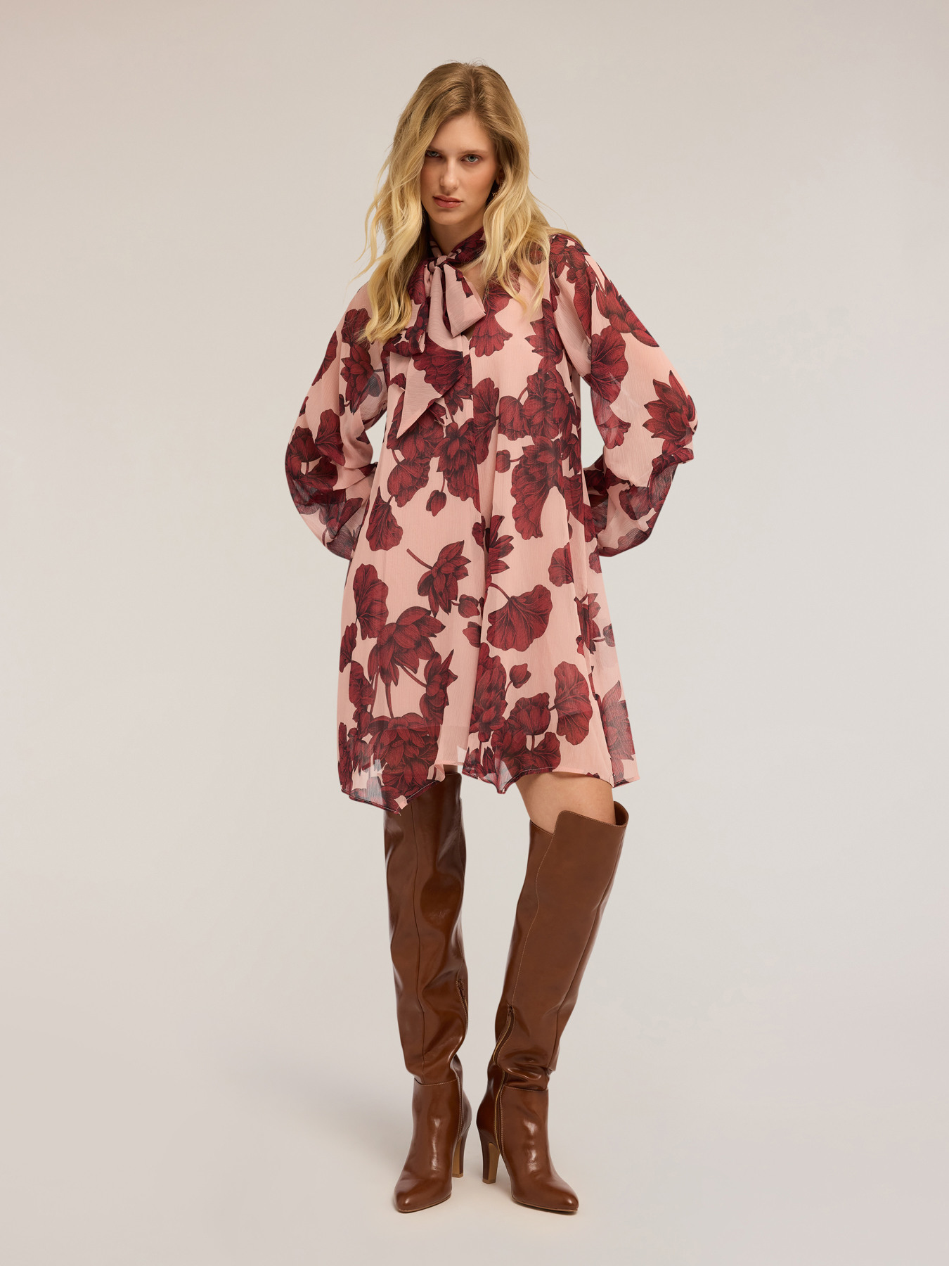 Floral dress in crepe image number 0