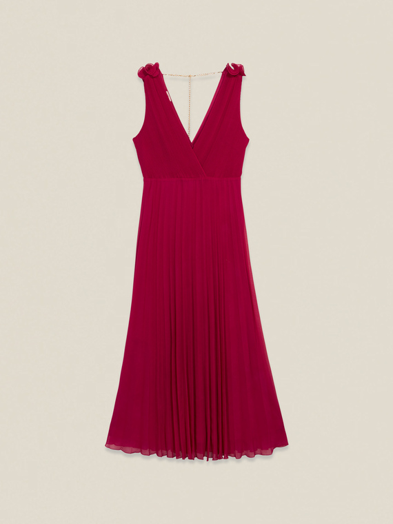 Langes Plissee-Kleid mit Rüschen