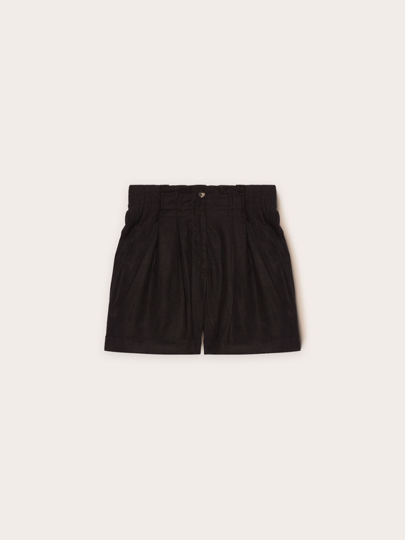 Shorts fluido con pieghe