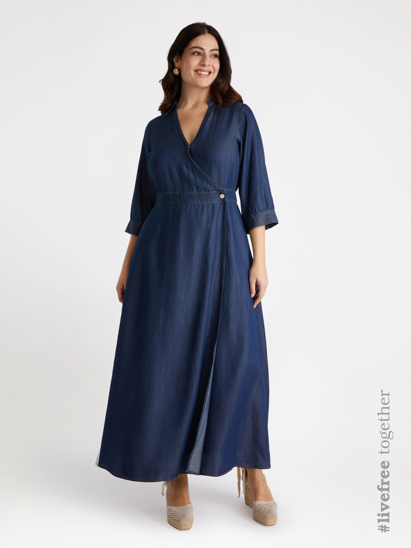 Langes, vorne gekreuztes Kleid mit TENCEL™-Fasern image number 0