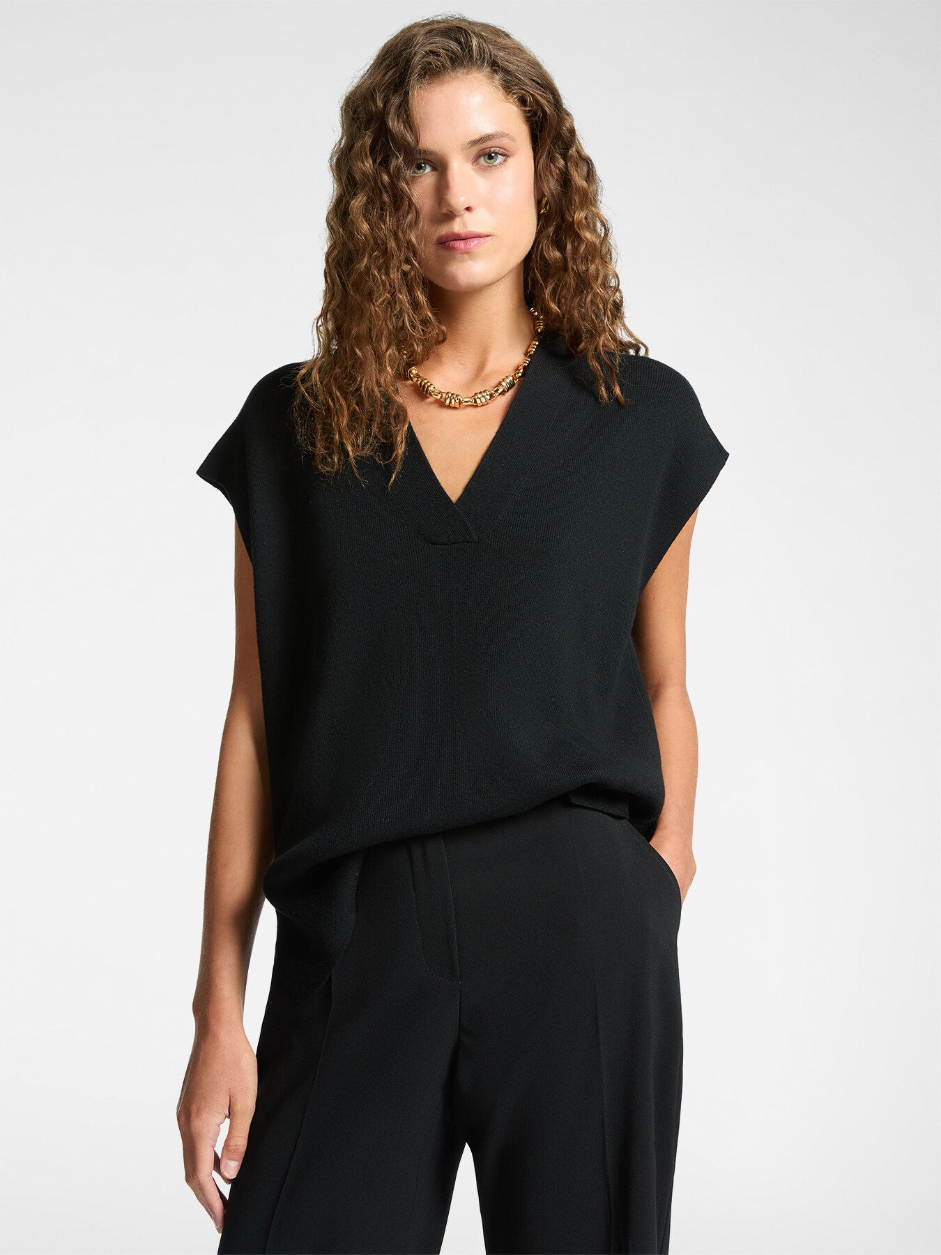 Gilet d&eacute;collet&eacute; en V image number 0