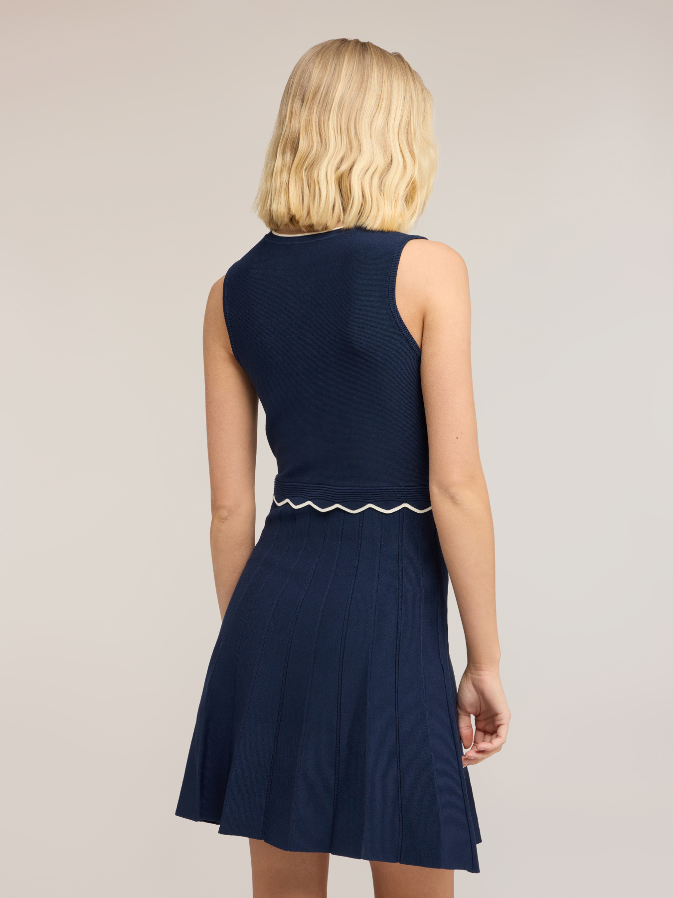 Rochie evazată din tricotaj fin pliseat image number 1