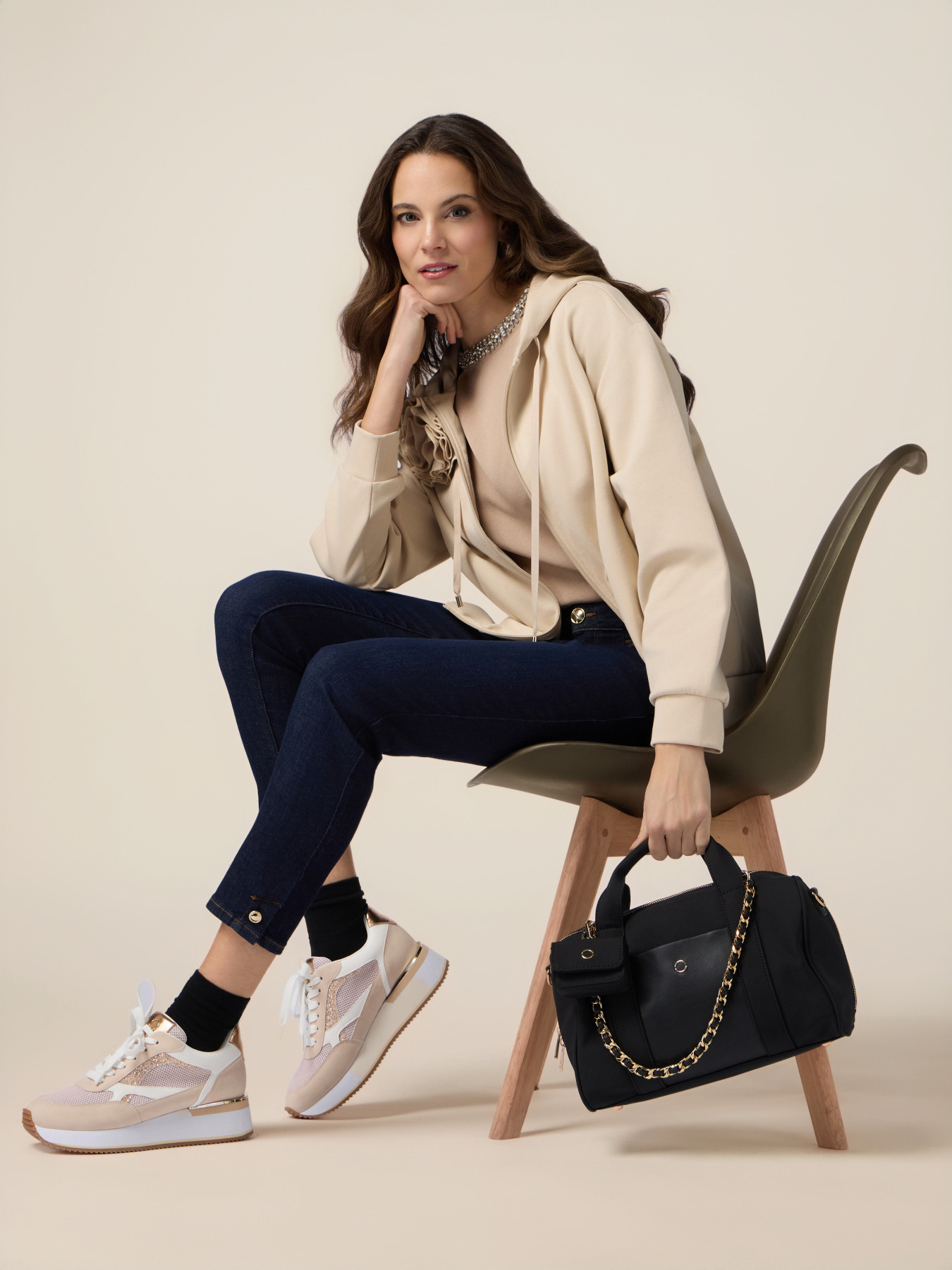 Jeans skinny blu rinse con bottoni sul fondo gamba image number 0