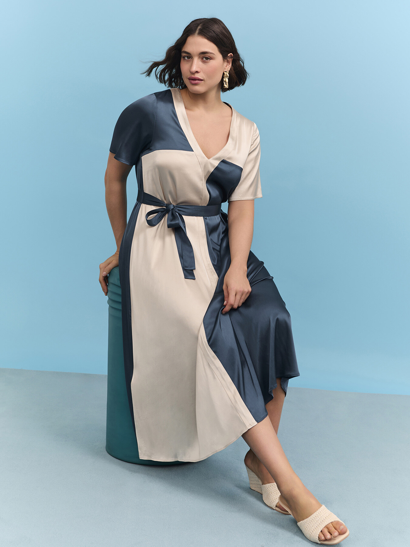 Kleid aus Stretch-Satin mit G&uuml;rtel image number 0