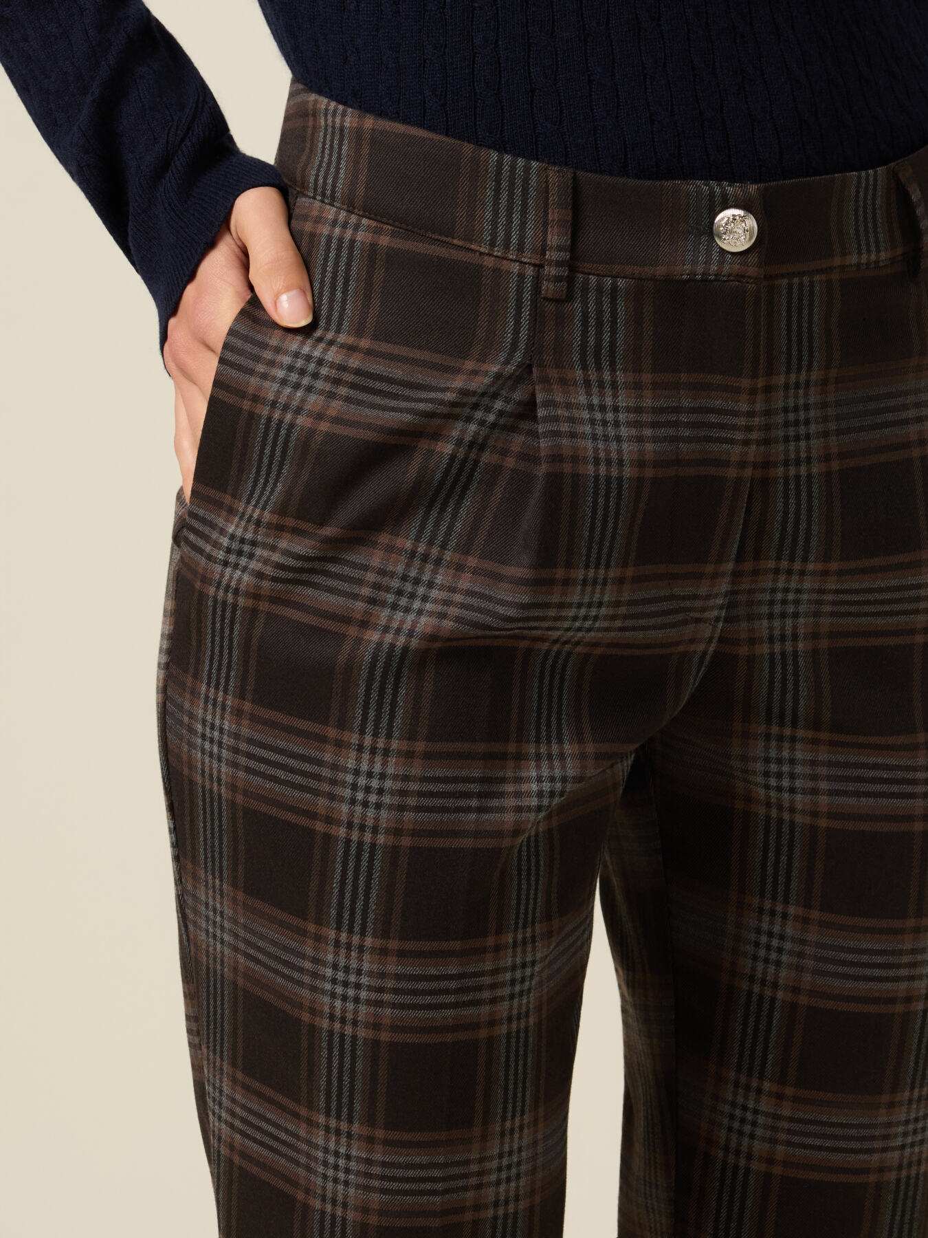 Pantalon à carreaux image number 2