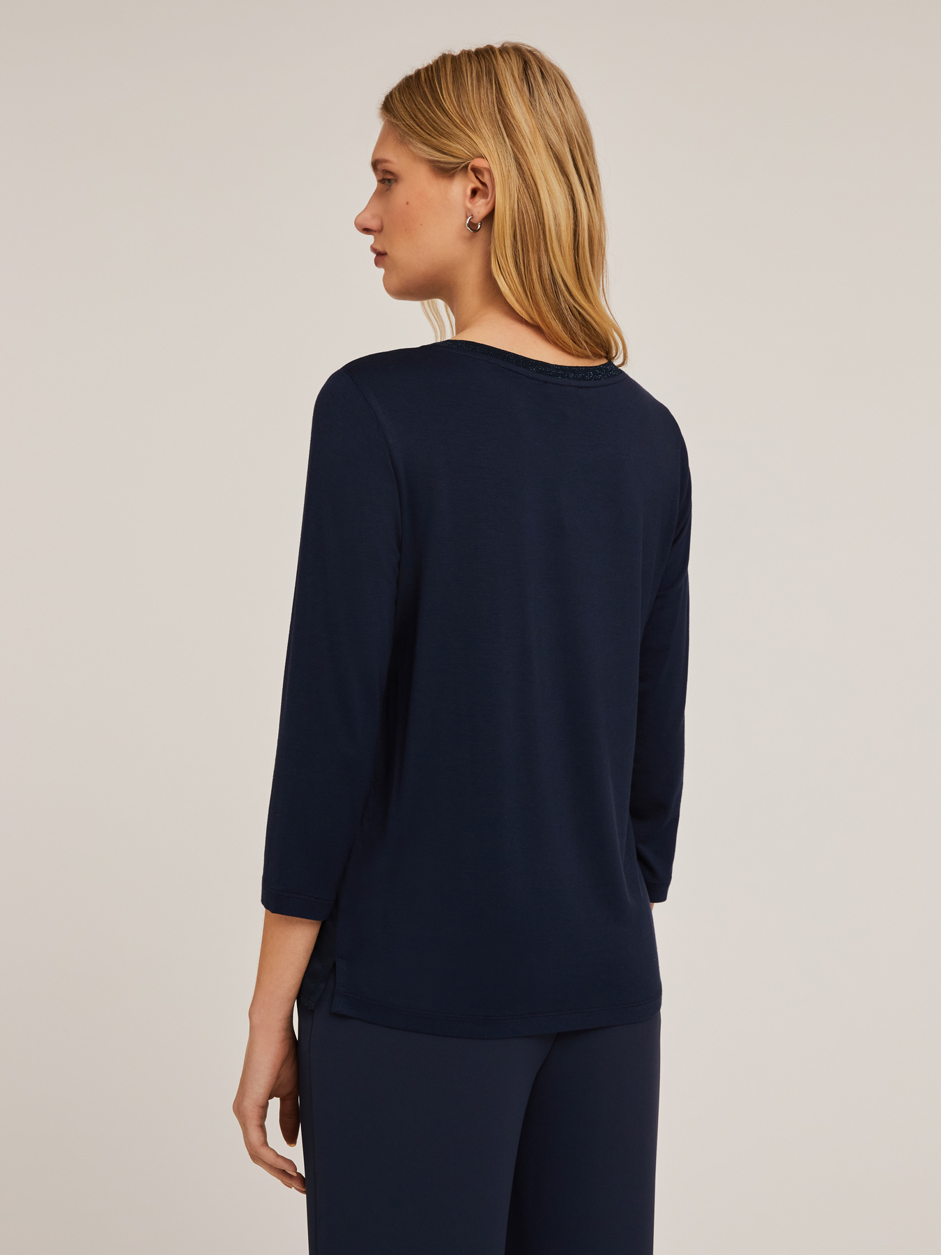 Basic-T-Shirt aus zwei Materialien image number 1