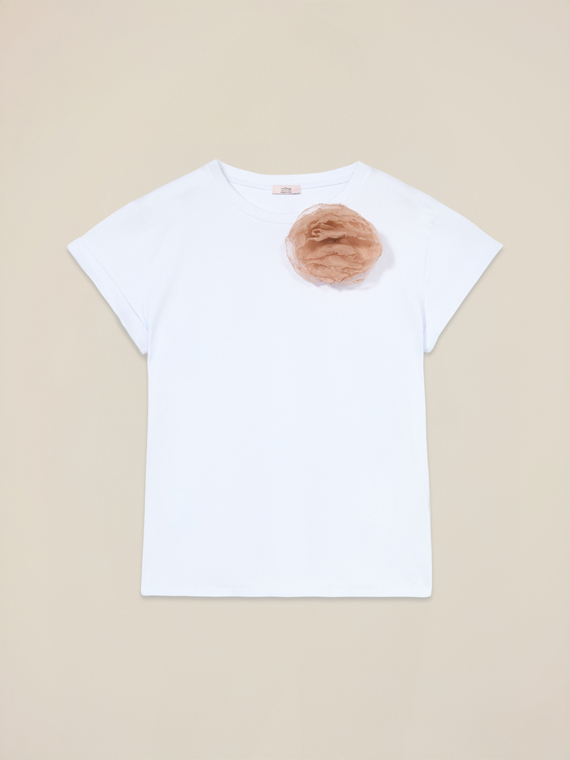 T-shirt con spilla a fiore
