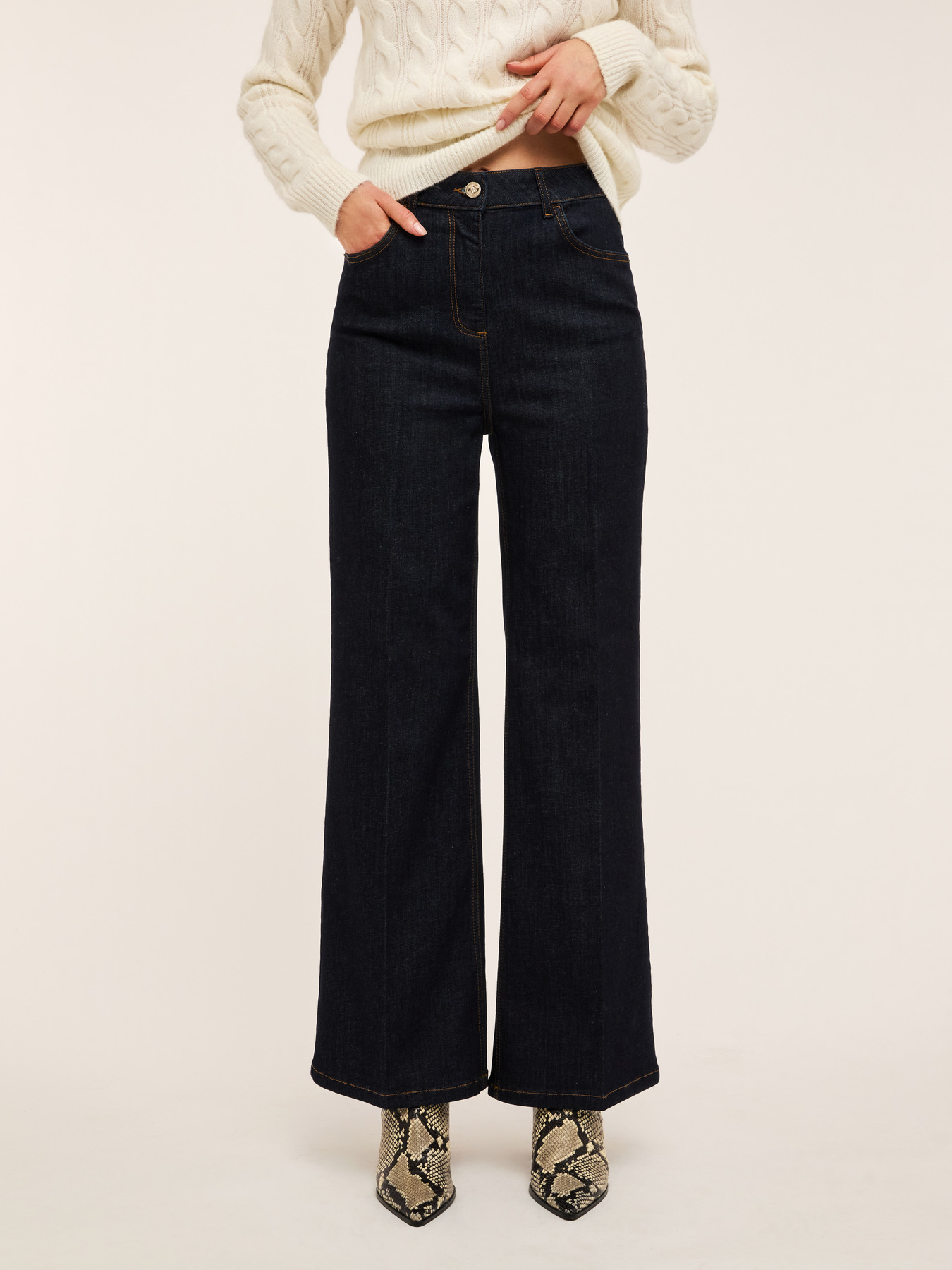 Jeans mit weitem Bein, Modell Lila image number 0