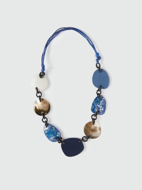 Collana con ciondoli in madreperla