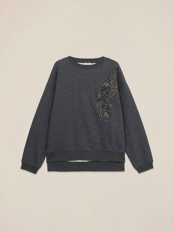 Closed sweatshirt with floral appliqués