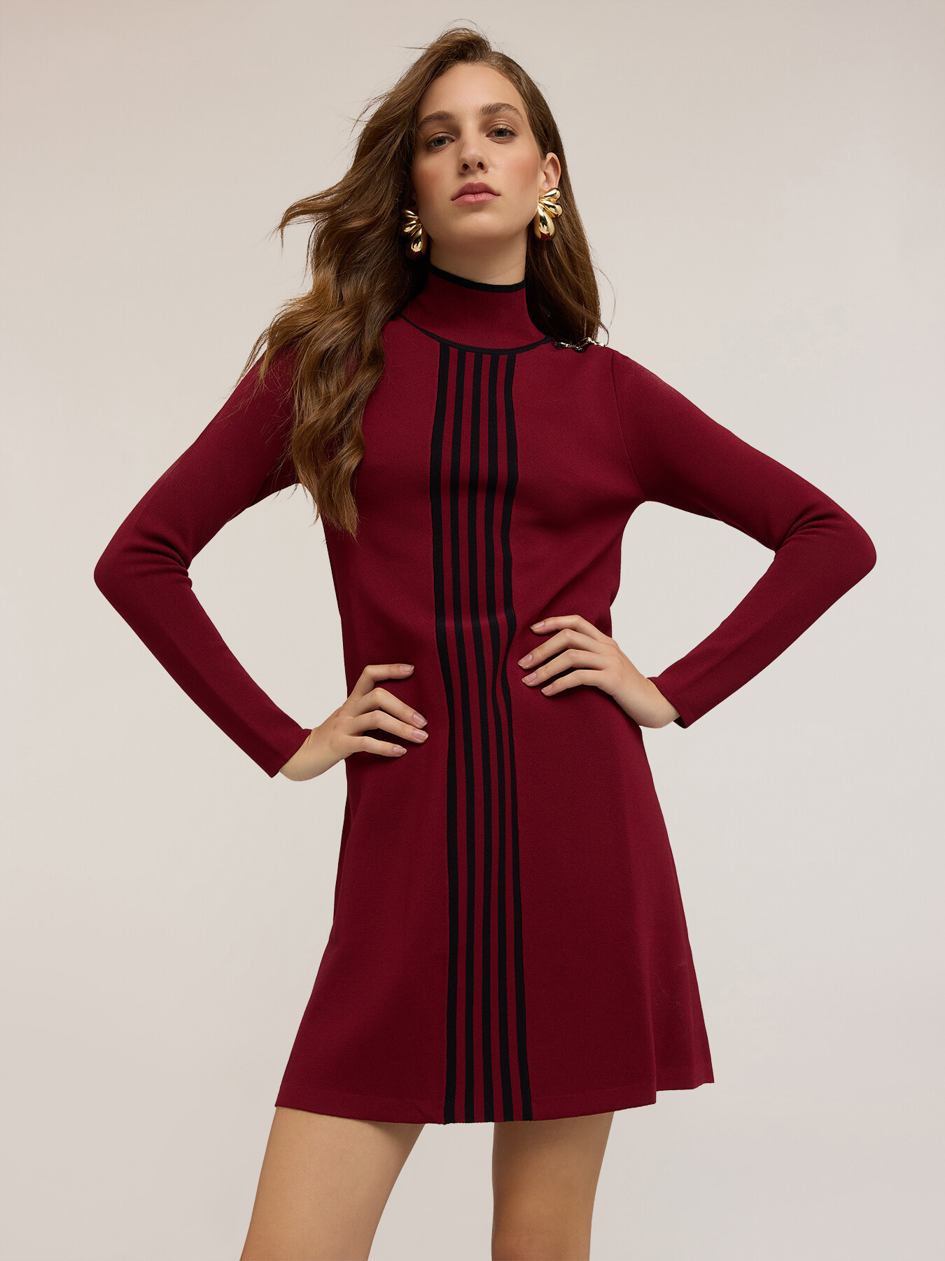 Short knit dress with contrasting color trim image number 2