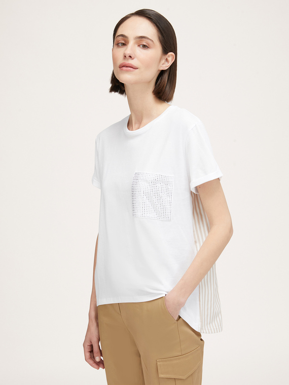 T-Shirt aus zwei Materialien mit strassbesetzter Tasche