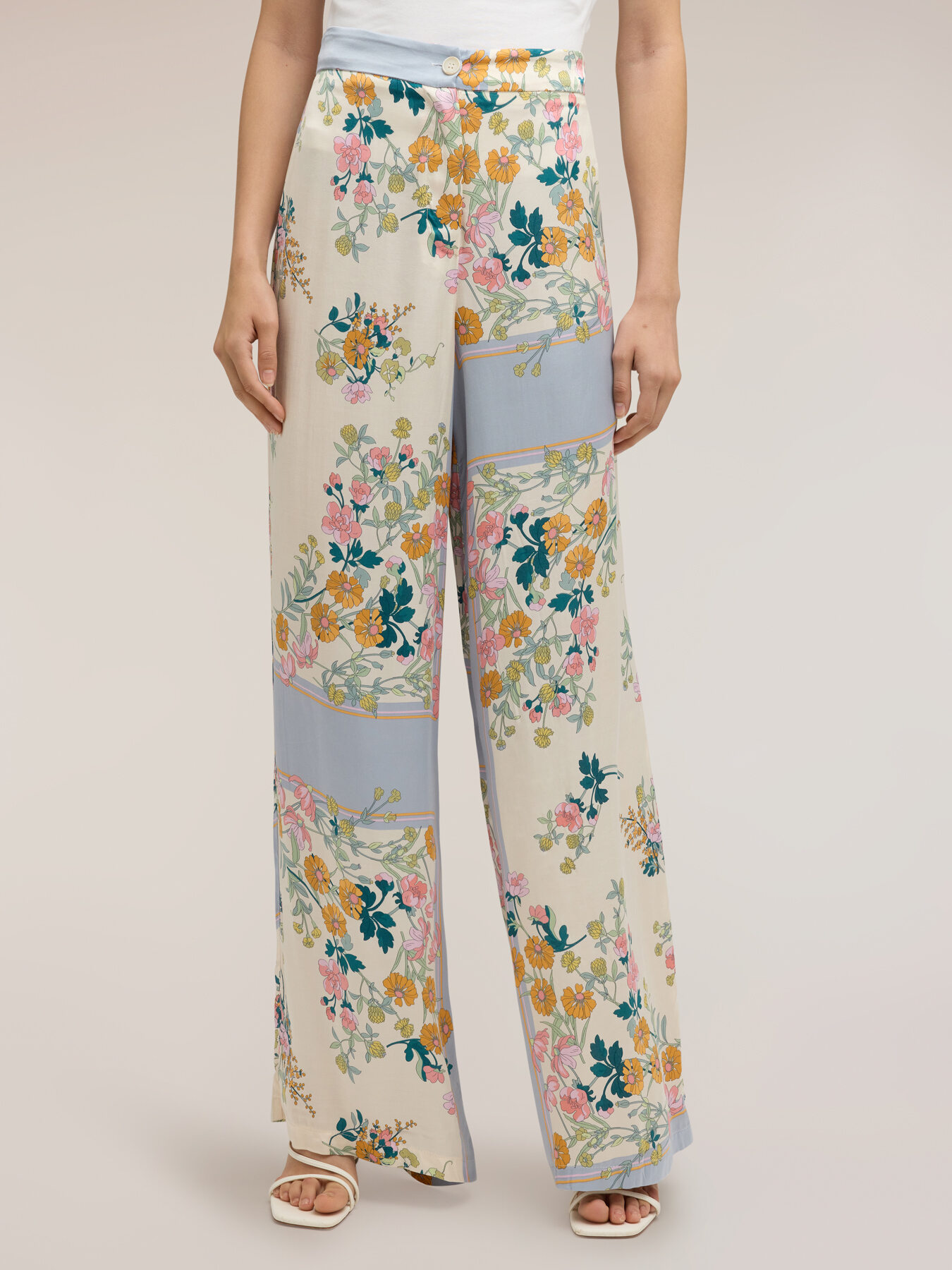 Palazzo pants in printed satin image number 2