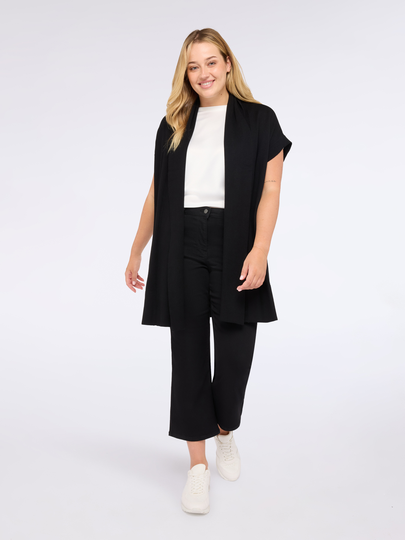 Cardigan lungo in maglia fine con maniche corte image number 2