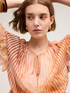 Blusa in fantasia con volant image number 2