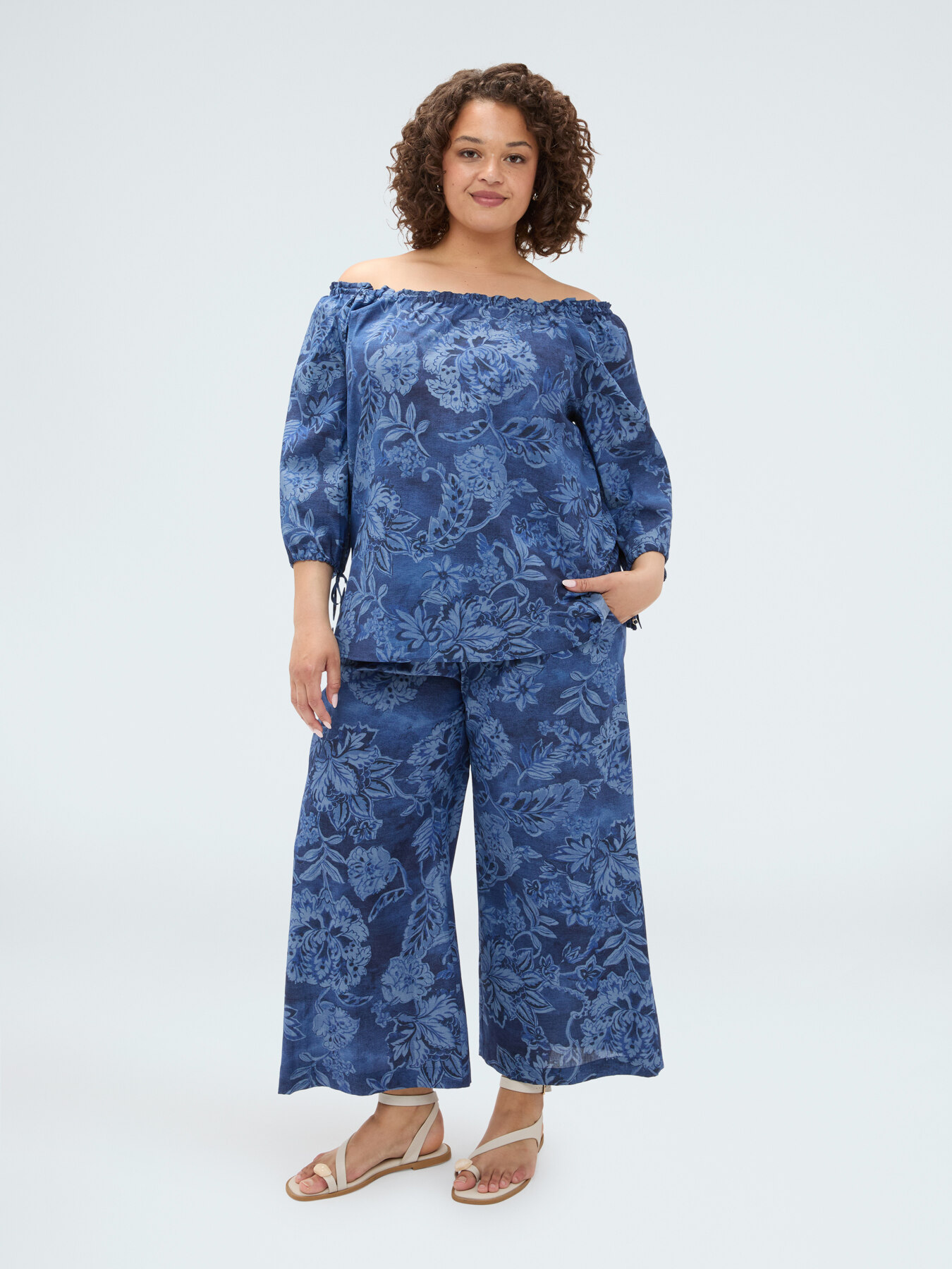 Cropped Hose aus Chambray mit Print image number 2