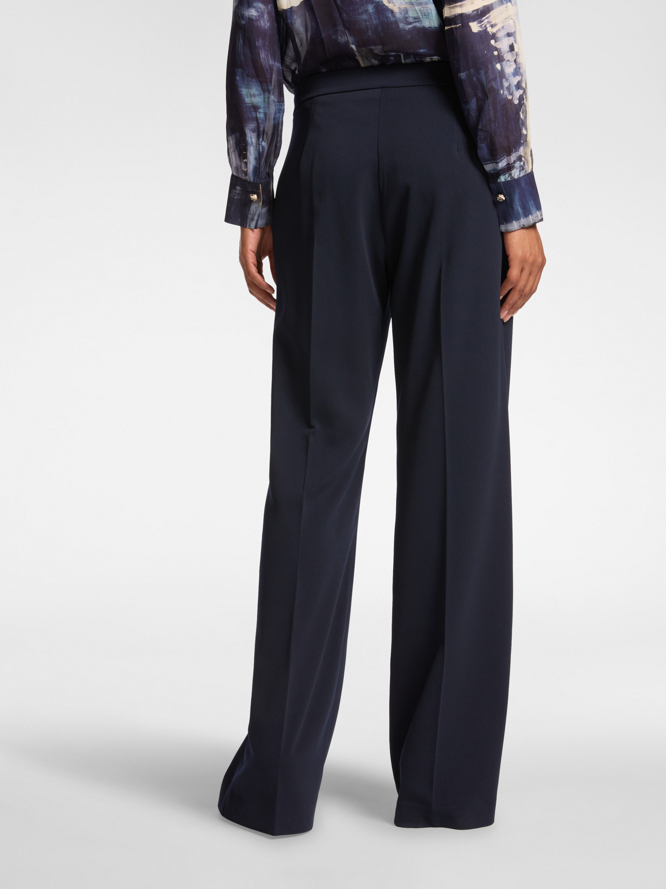 Herrenhose aus fließendem Stoff image number 1
