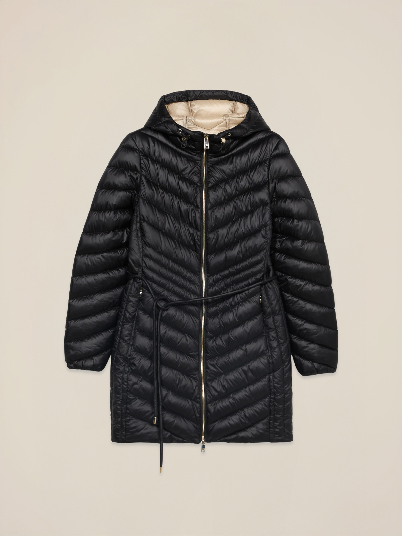 Mittellange Daunenjacke mit Kapuze und Gürtel image number 4