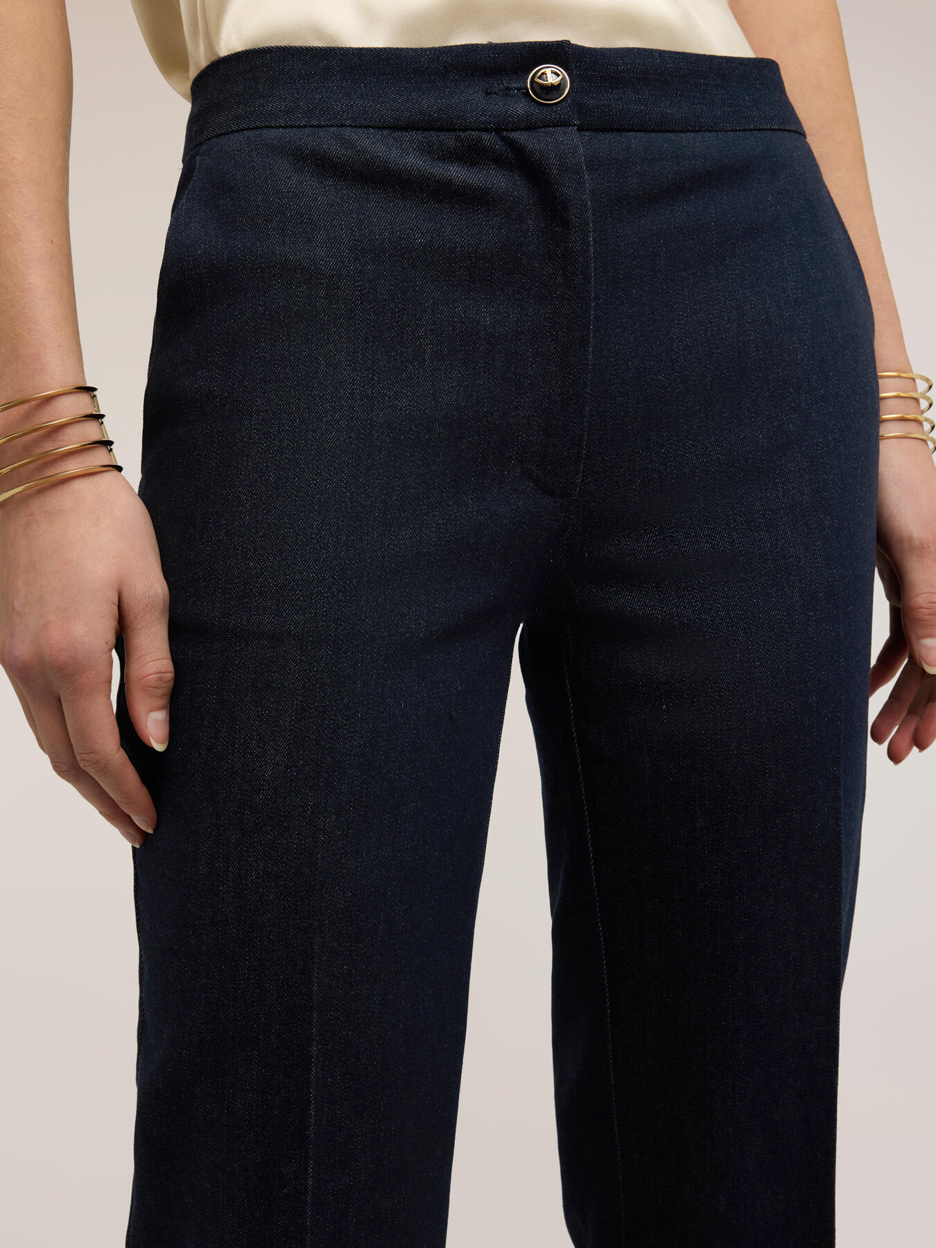 Cropped jeans with turn-up image number 3