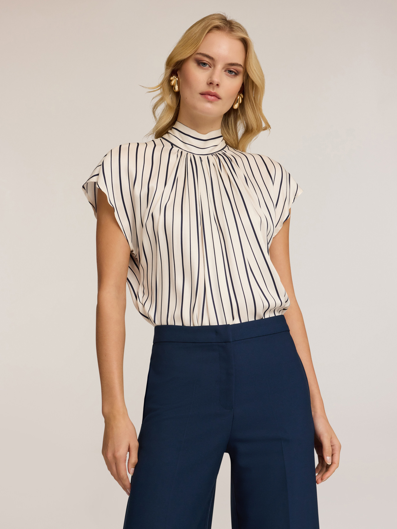 Striped oversized blouse with back bow image number 0
