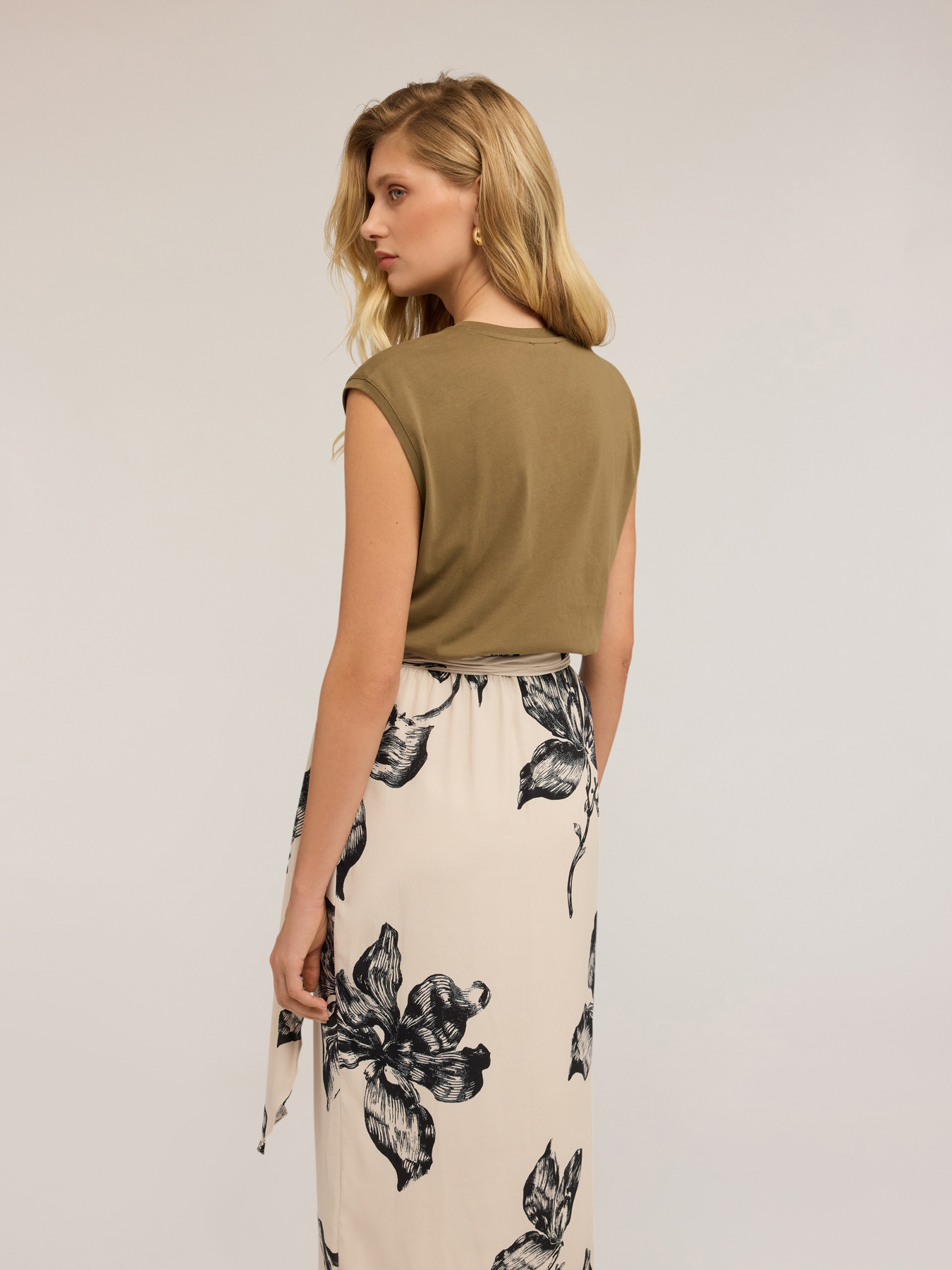 Tricou cu detaliu metalic image number 1