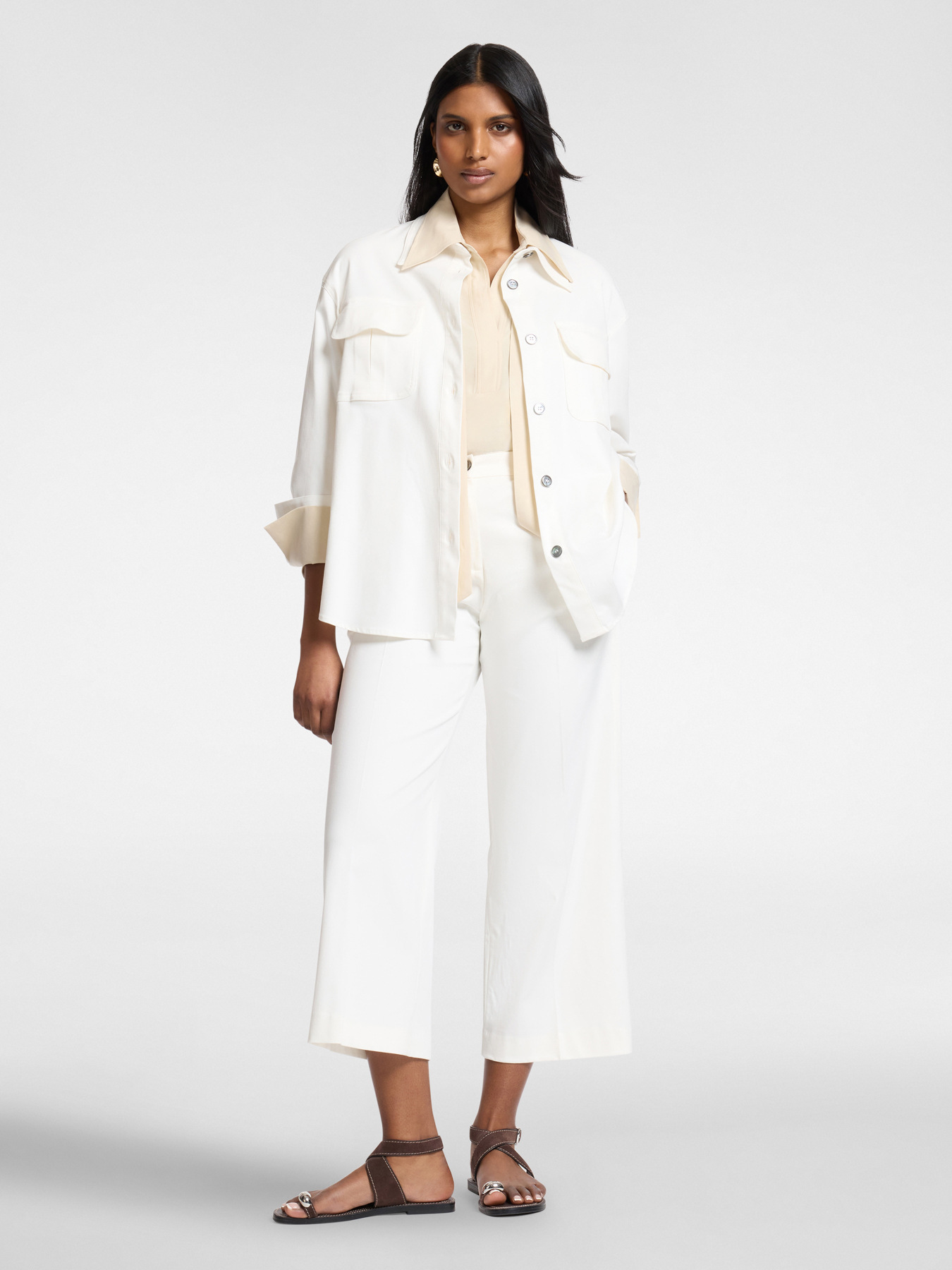 Pantaloni cropped in gabardina