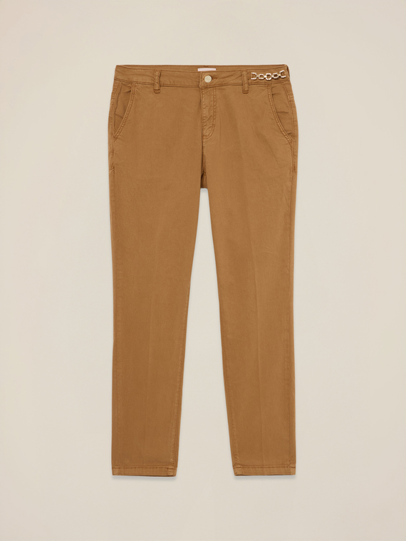 Chino pants with decorative chain