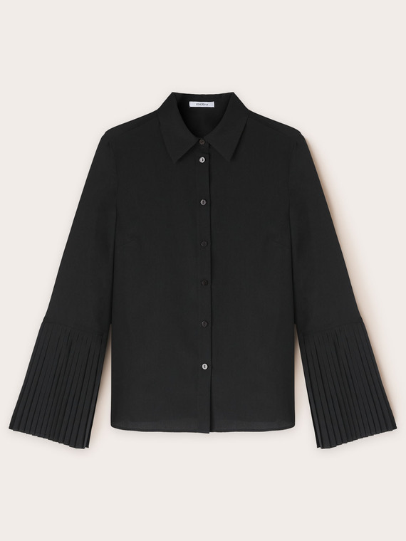 Shirt with pleated sleeves