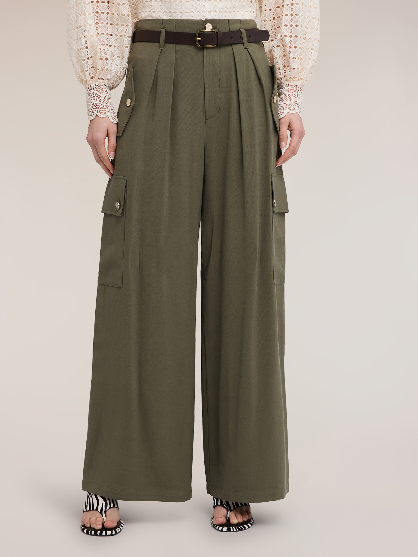 Palazzo pants with cargo pockets image number 2