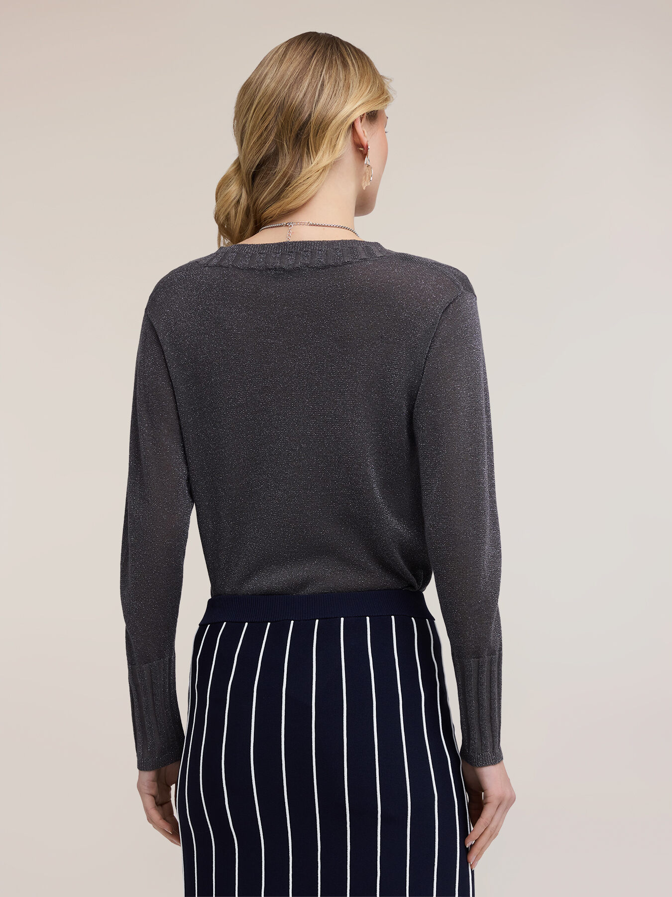 Maglia scollo a v in filato lurex image number 2