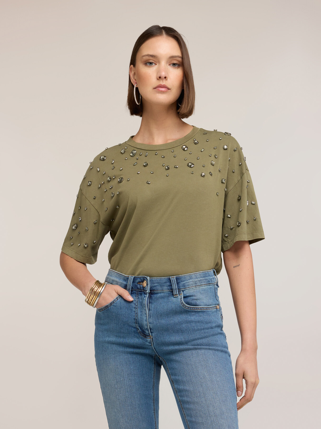 T-shirt avec applications bijou en pierres image number 2