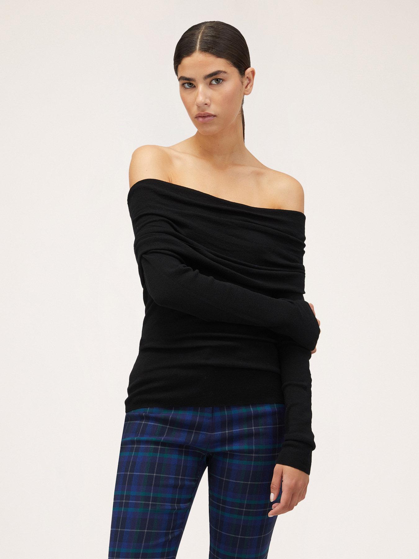 Schulterfreier Pullover aus Wolle image number 0