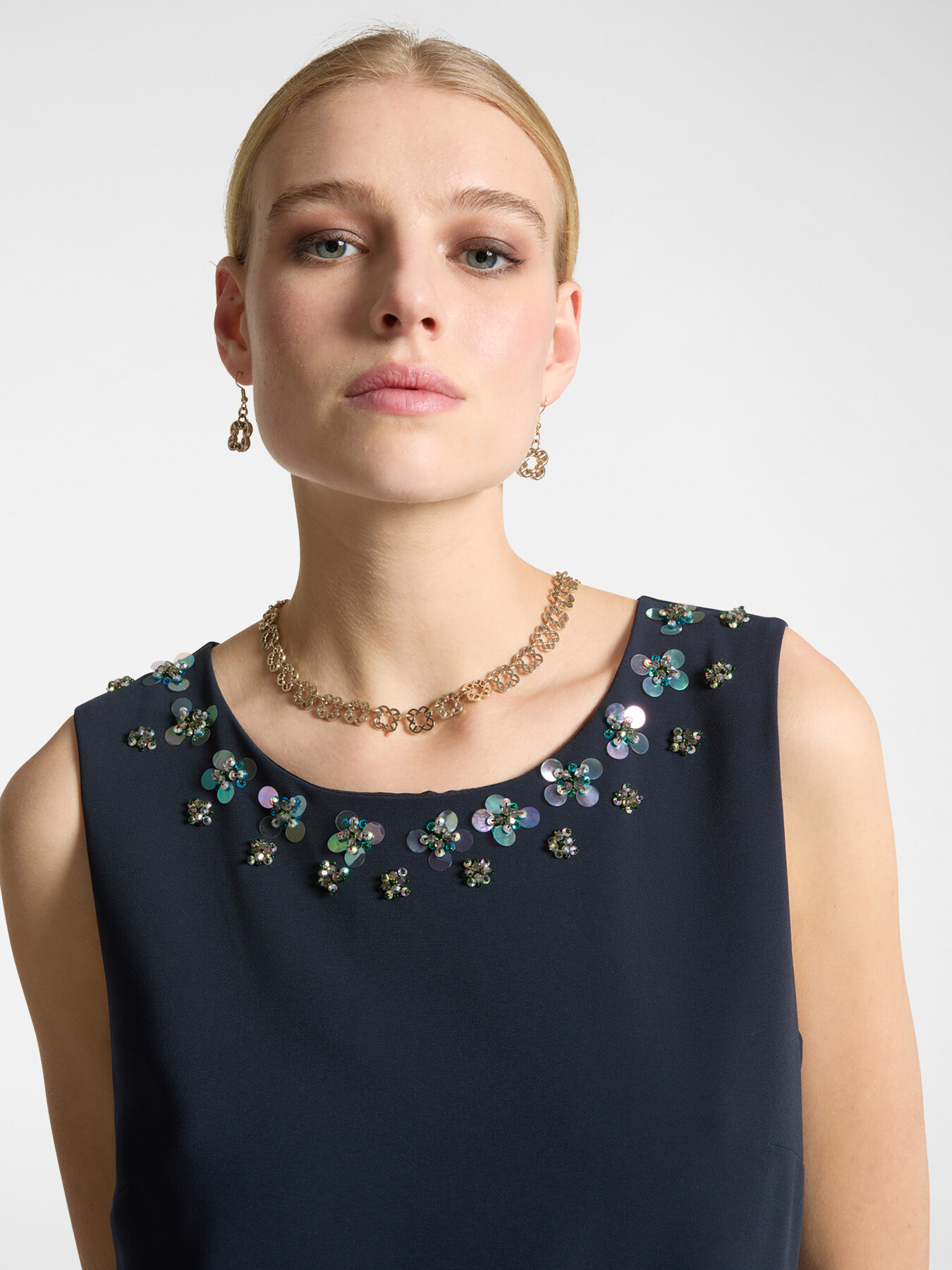 Robe élégante avec broderie image number 3