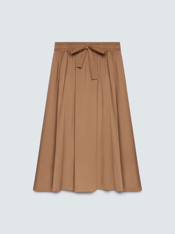 Langer Rock mit Schleife in der Taille