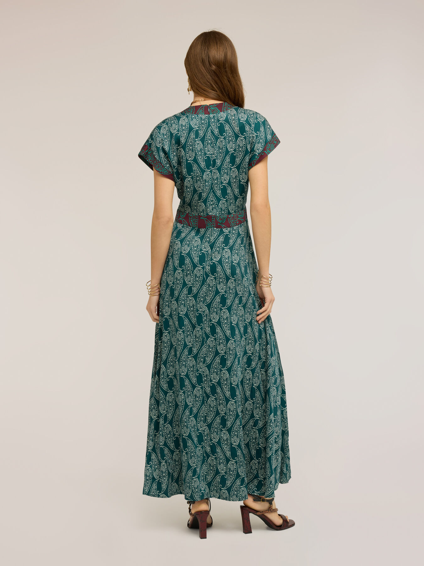 Long dress in cashmere print satin image number 1