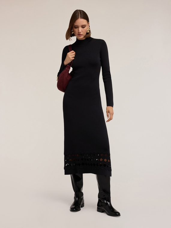 Knit dress with cut-out