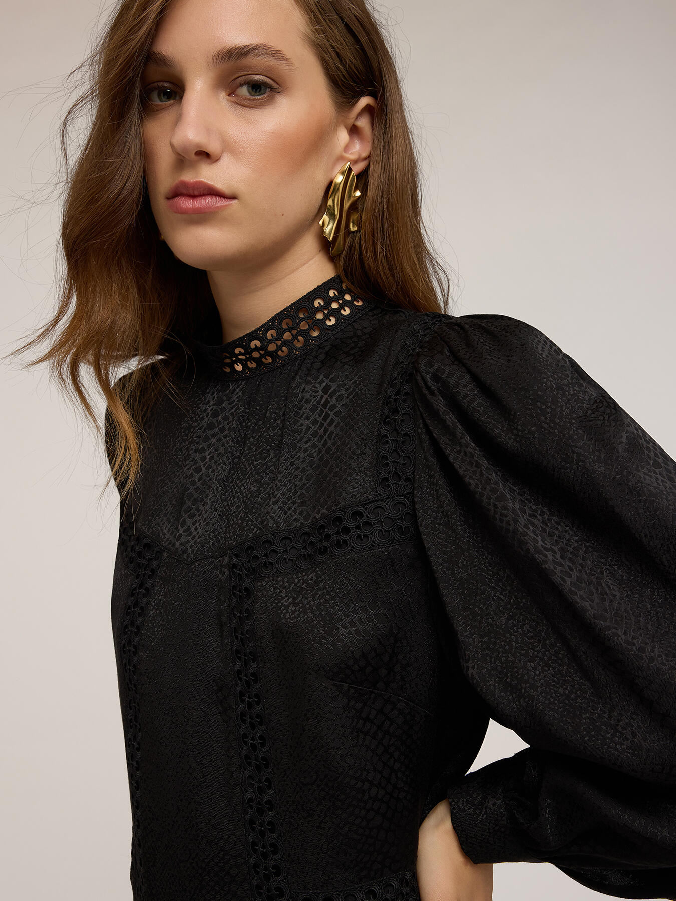 High-neck jacquard dress image number 3