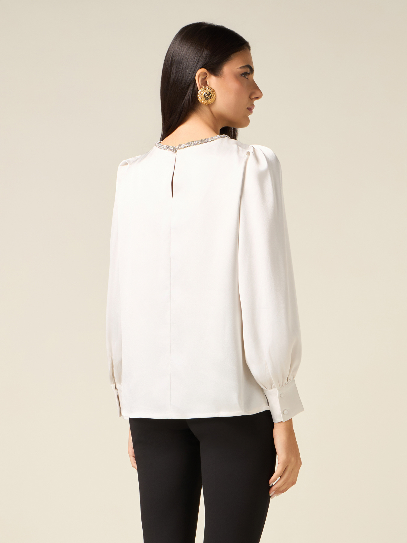 Blusa in raso con dettaglio gioiello image number 1