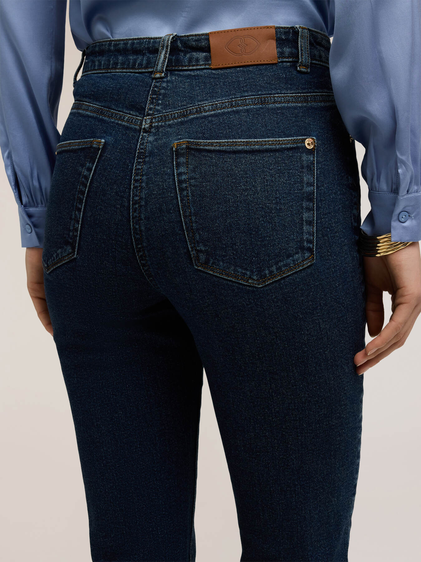 High-waisted mum fit jeans image number 3