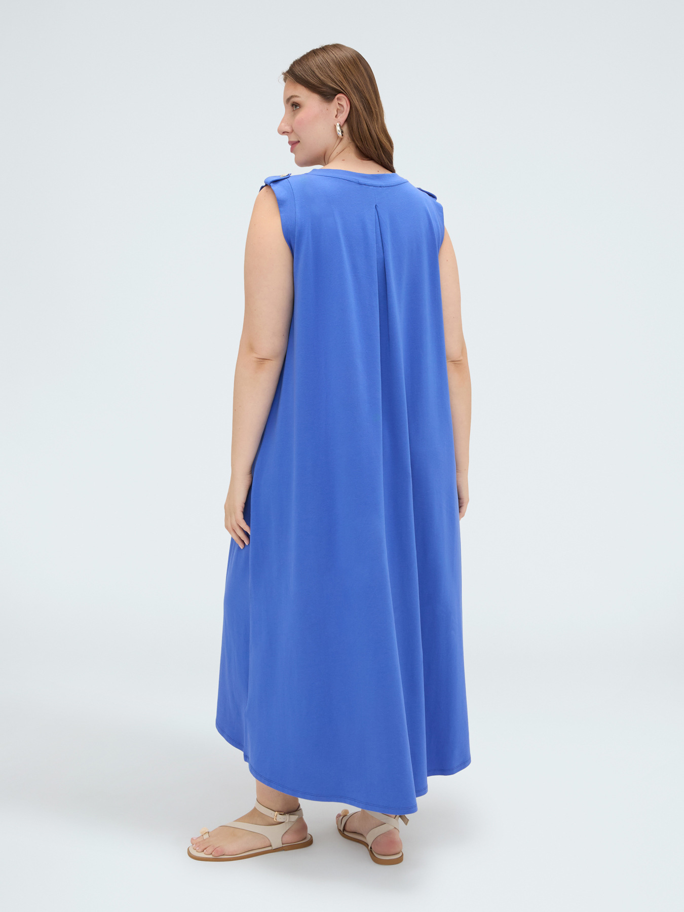 Robe longue avec d&eacute;collet&eacute; en V image number 1