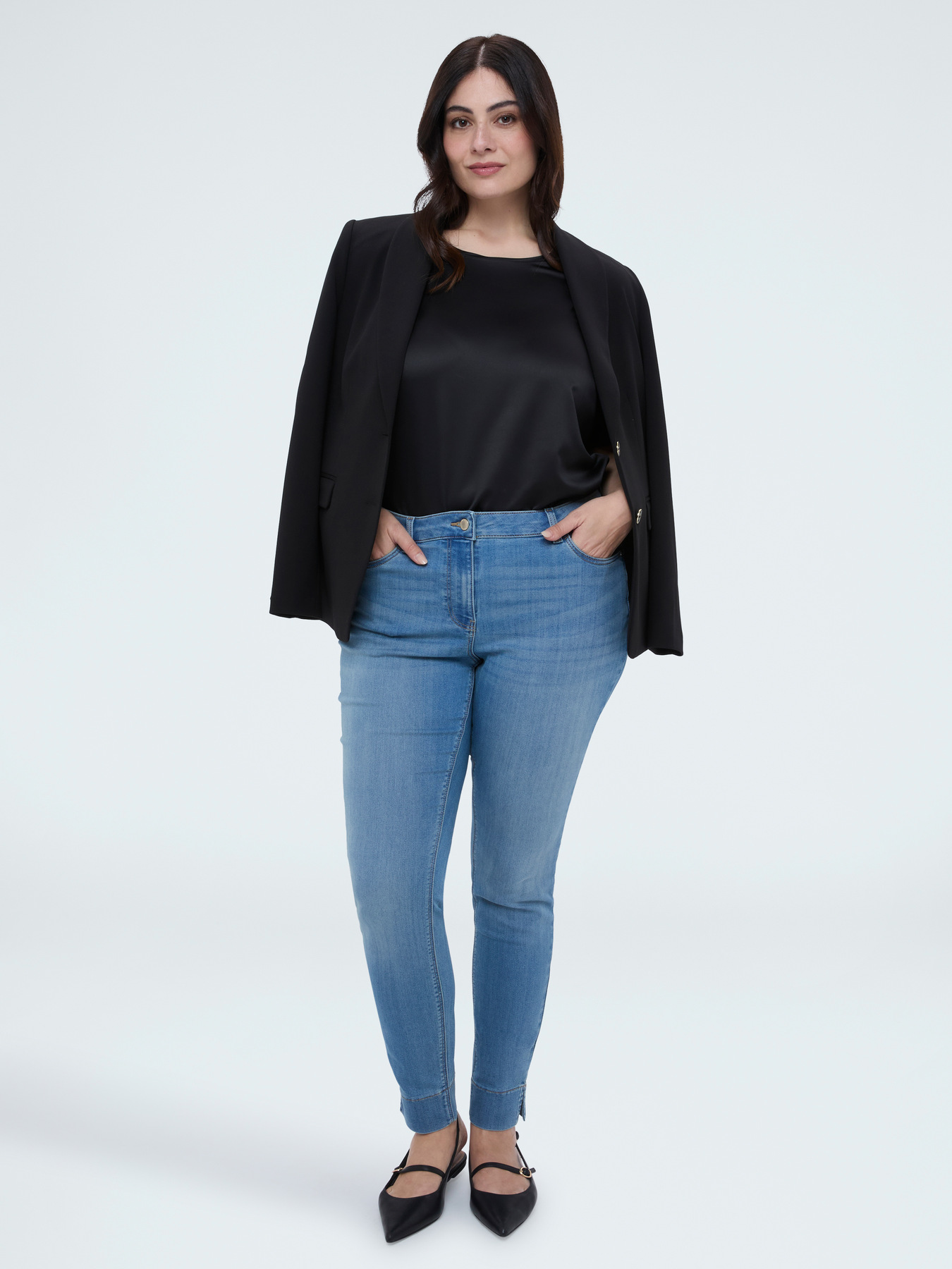 T-shirt bimaterica con scollo tondo image number 3