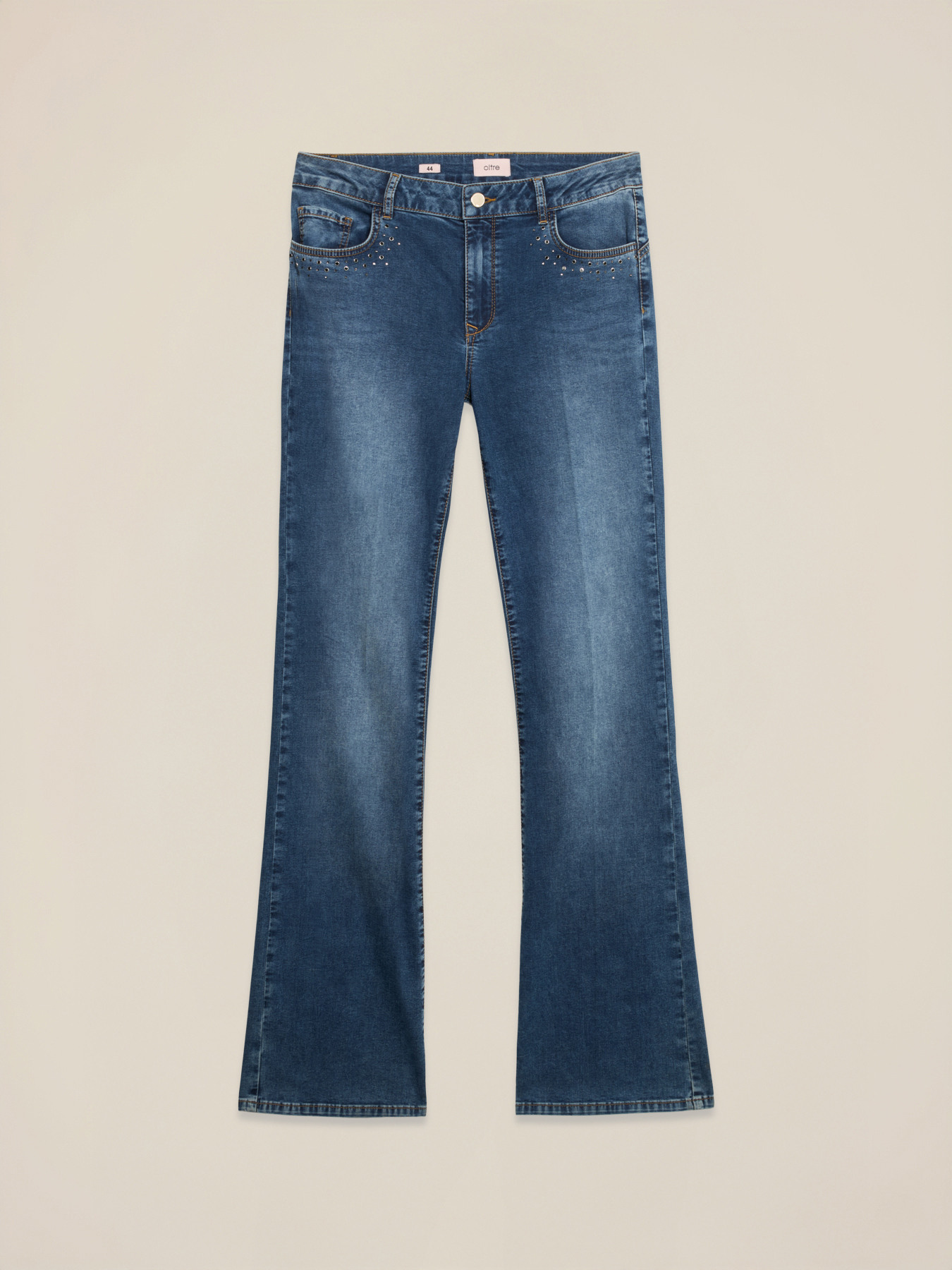 Jeans flare in denim con borchie image number 4