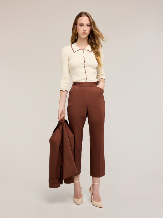 Cardigan en tricot fin avec profils brod&eacute;s