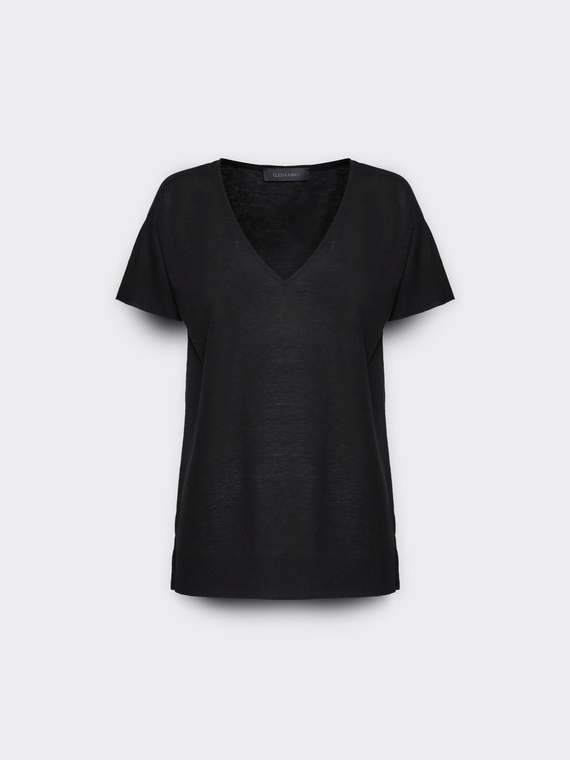 V-neck T-shirt