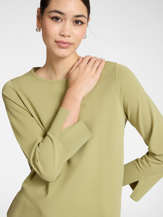Plain dyed viscose blend top