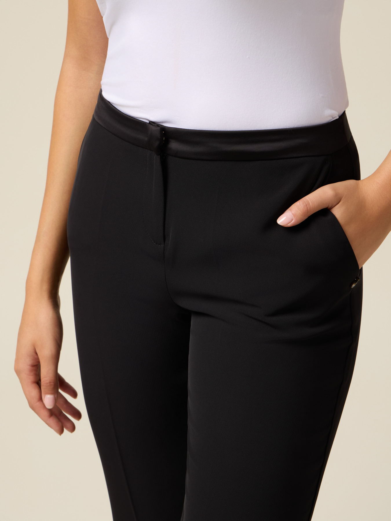 Pantalones palazzo en satén enver image number 2