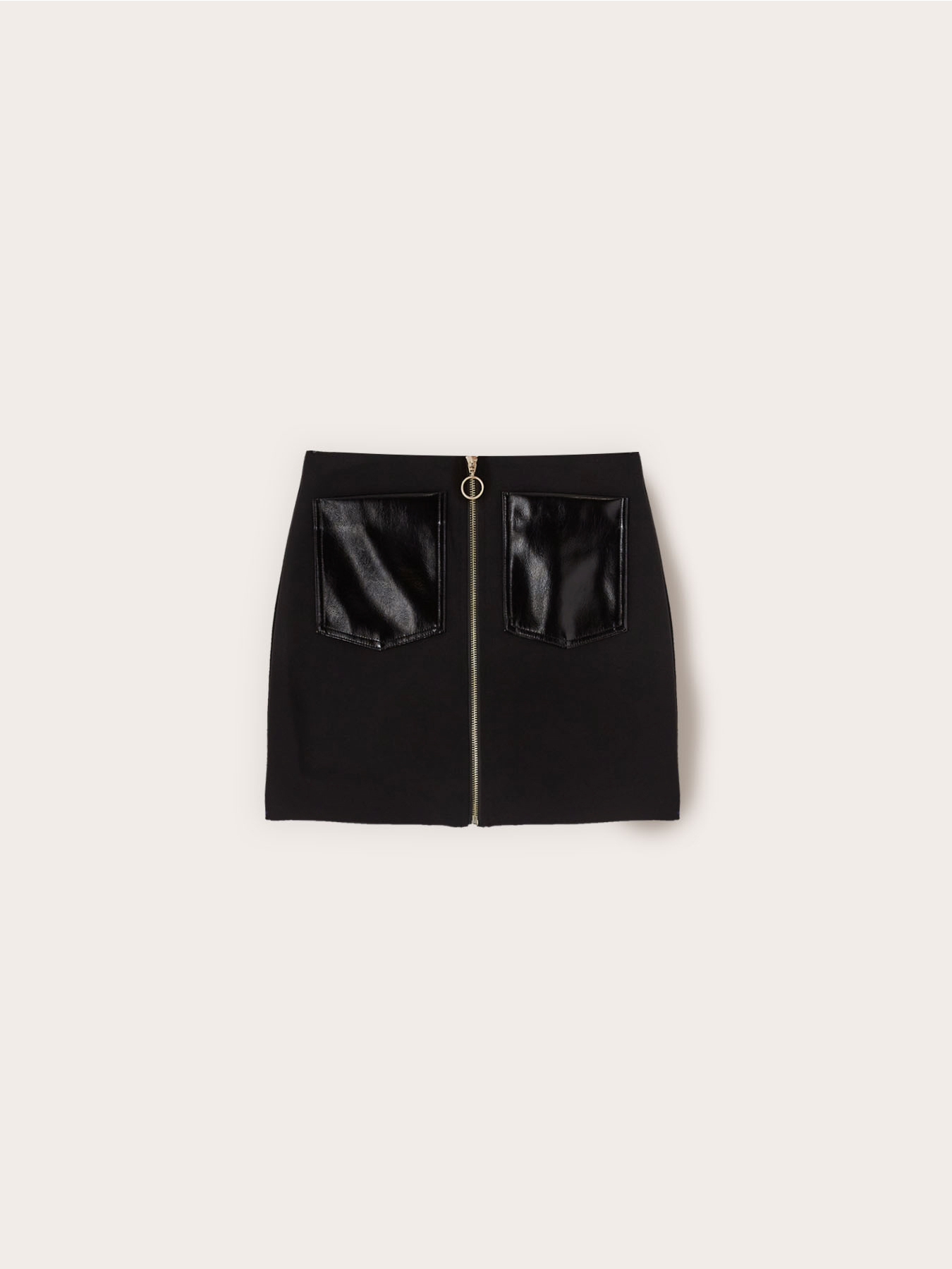 Patent leather mini skirt with pockets image number 4