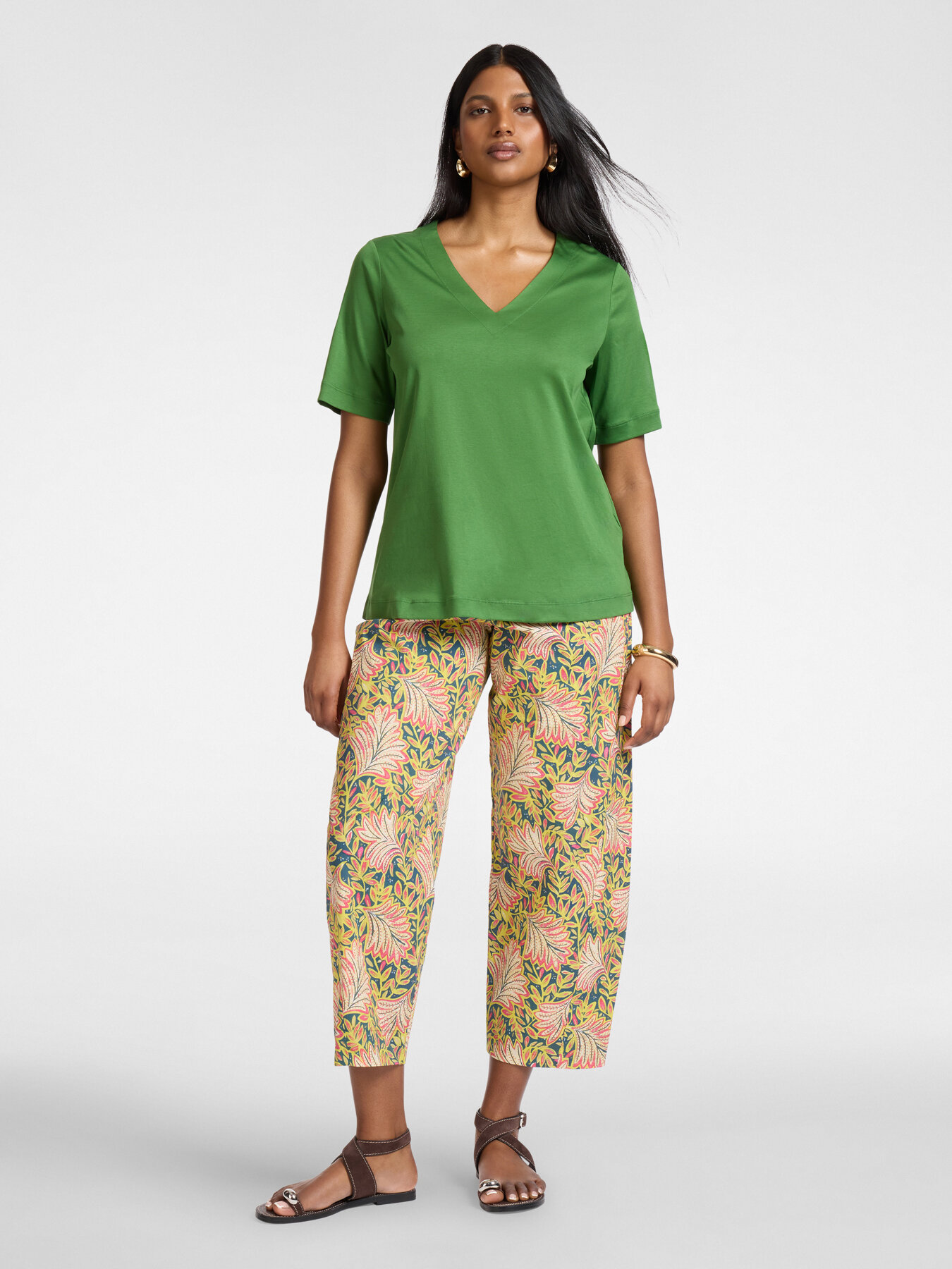 Camiseta de algod&atilde;o decote em V image number 2